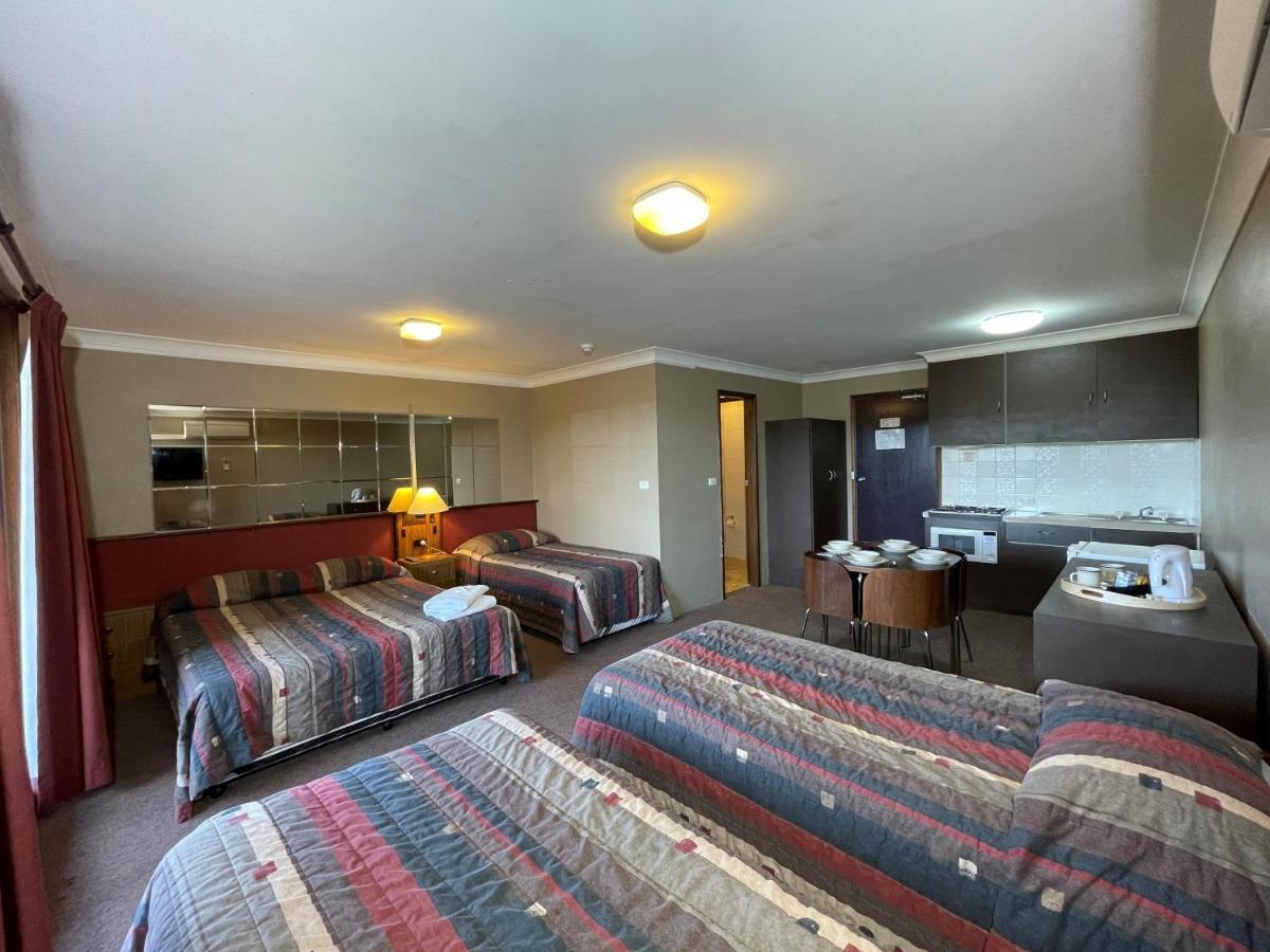Southern Cross Motor Inn เบอร์ริเดล ภายนอก รูปภาพ