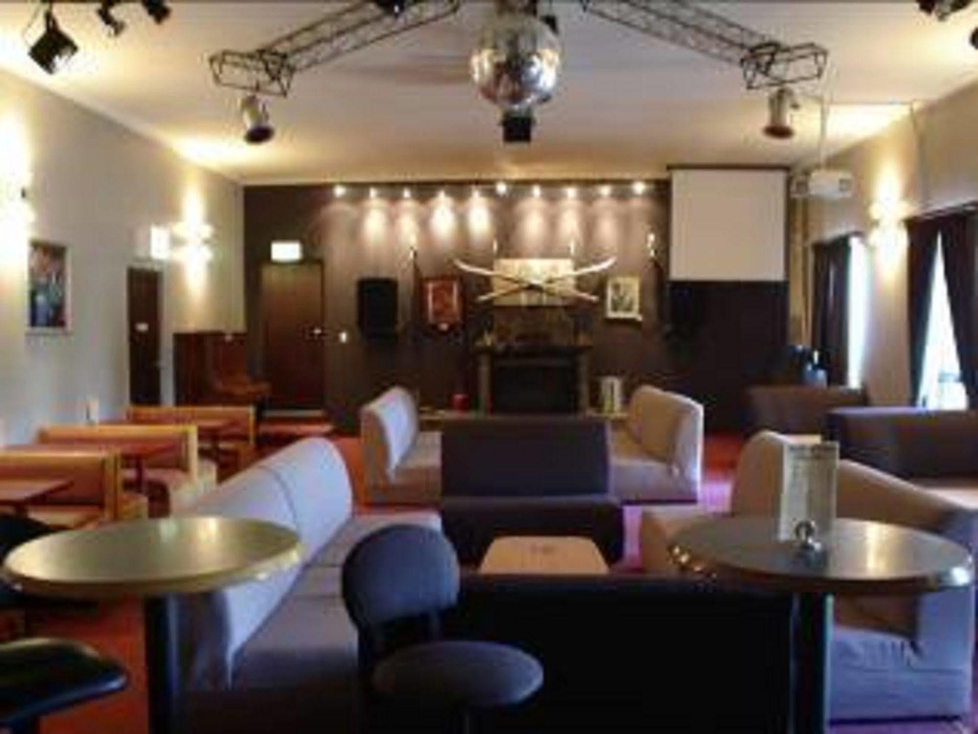 Southern Cross Motor Inn เบอร์ริเดล ภายนอก รูปภาพ
